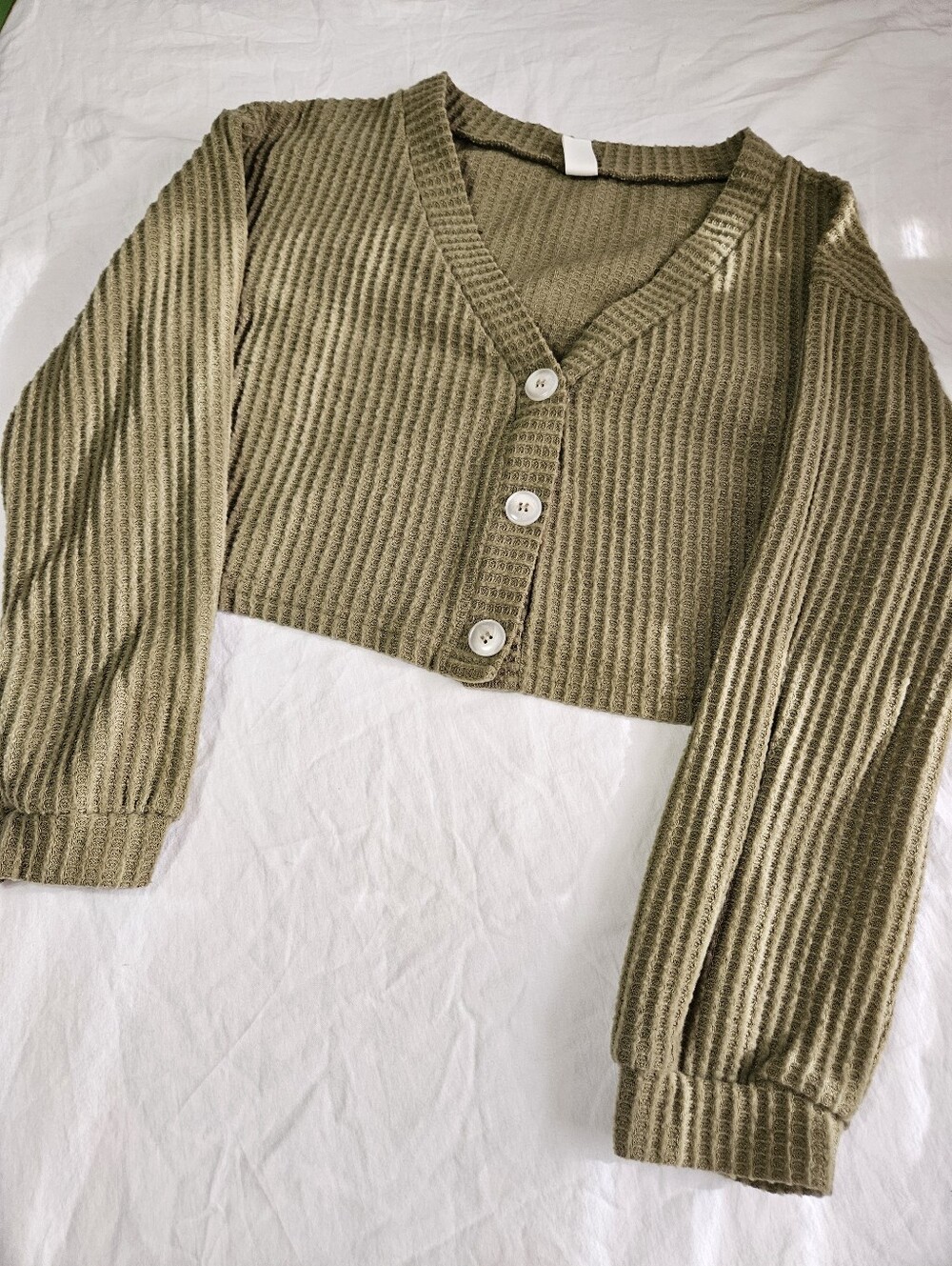 Romwe Women's Green Knit V-Neck Button Front Cropped Cardigan Sweater Small